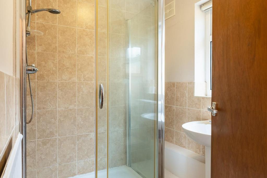 Shower room 1.jpg