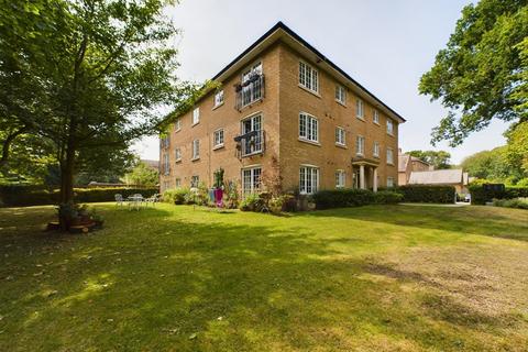 2 bedroom flat for sale, Fernhill Place, Sherfield-On-Loddon, RG27