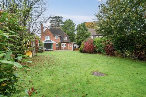 4 bedroom detached house for sale, Park Road, Surrey GU15