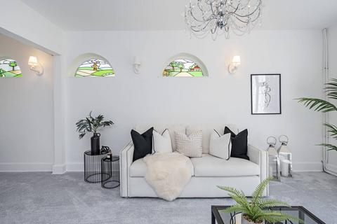 19 Brook Rise, Chigwell, IG7 6AP