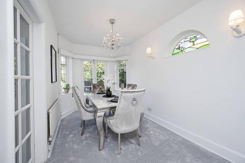 19 Brook Rise, Chigwell, IG7 6AP