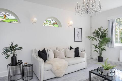 19 Brook Rise, Chigwell, IG7 6AP