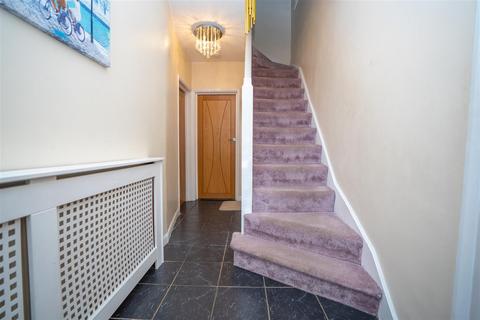 5 bedroom semi-detached house to rent, Adelaide Road, Hounslow TW5