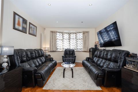 5 bedroom semi-detached house to rent, Adelaide Road, Hounslow TW5