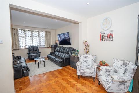 5 bedroom semi-detached house to rent, Adelaide Road, Hounslow TW5