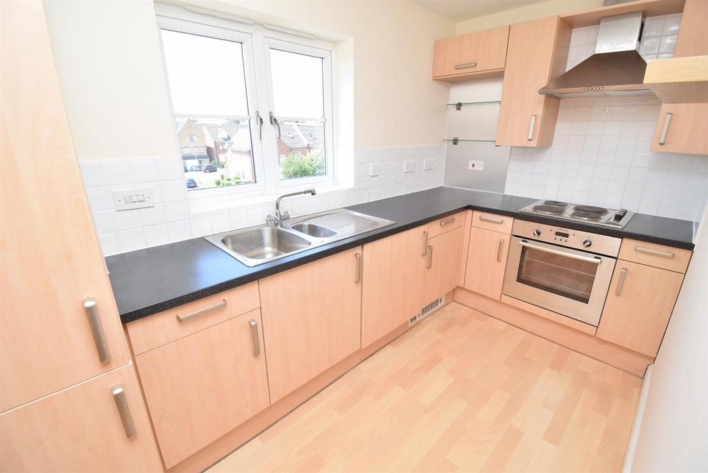 Moorcroft Court, Ossett WF5 2 bed apartment to rent £750 pcm (£173 pw)