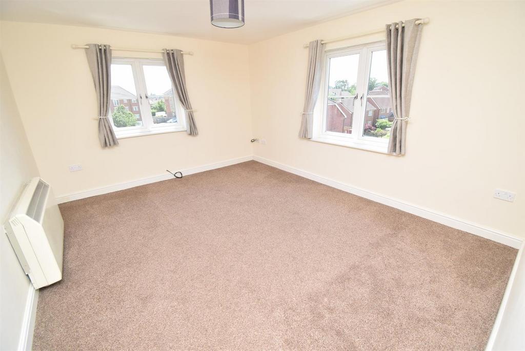 Moorcroft Court, Ossett WF5 2 bed apartment to rent £750 pcm (£173 pw)