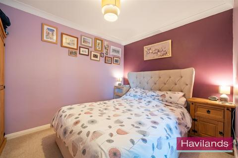 1 bedroom flat for sale, Dunraven Drive, Enfield