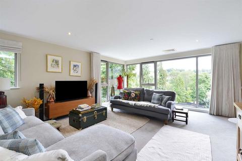 3 bedroom apartment for sale, Willow Point, Hitherbury Close, Guildford