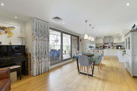 3 bedroom apartment for sale, Willow Point, Hitherbury Close, Guildford