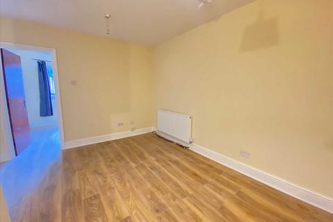 3 bedroom apartment to rent, Junction Road, Ealing