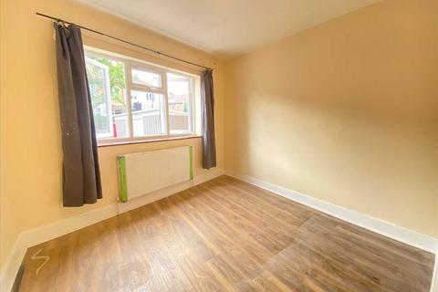 3 bedroom apartment to rent, Junction Road, Ealing