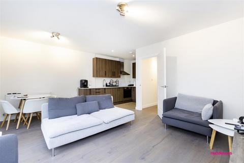 2 bedroom apartment to rent, 675 Green Lanes, London N8