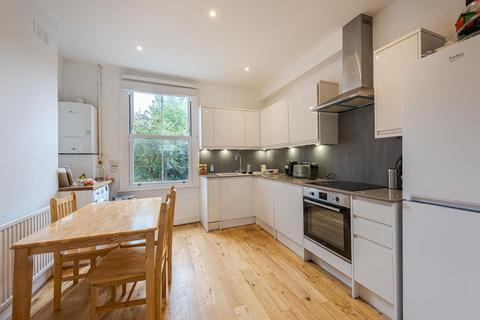 3 bedroom flat to rent, Ferndale Road, London SW4