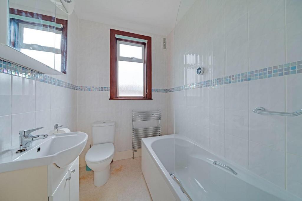 10-b00580829 - NS - Prop WPen - 38 Cottingham Rd -2