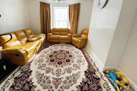 3 bedroom terraced house for sale, Beaconsfield Road, South Lowestoft, Suffolk, NR33