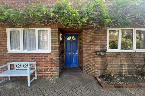 4 bedroom semi-detached house to rent, Temple Mews, Canterbury CT1