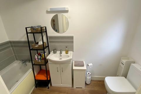 111b Gloucester Avenue, Northampton, NN4 8PJ