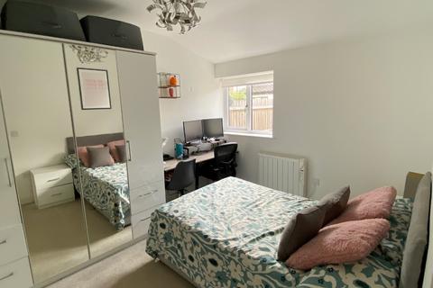 111b Gloucester Avenue, Northampton, NN4 8PJ