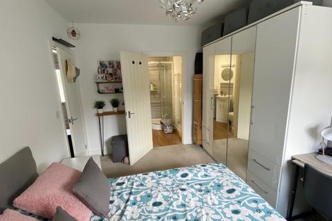 111b Gloucester Avenue, Northampton, NN4 8PJ