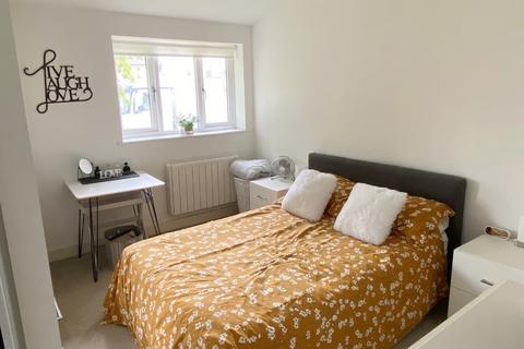 111b Gloucester Avenue, Northampton, NN4 8PJ