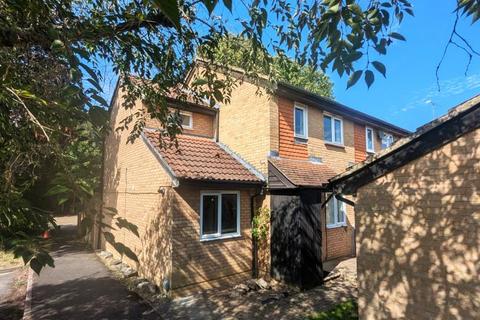 4 bedroom end of terrace house to rent, Hawkswell Close, Woking GU21