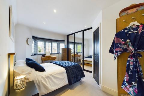 10 Cranes Drive, Surbiton, KT5 8AL