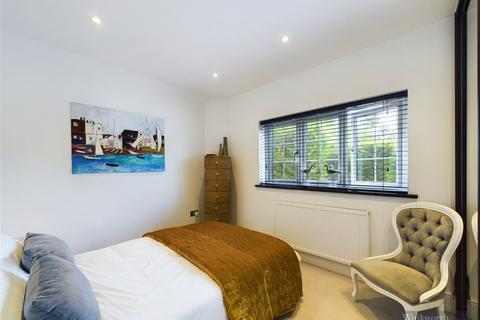 10 Cranes Drive, Surbiton, KT5 8AL