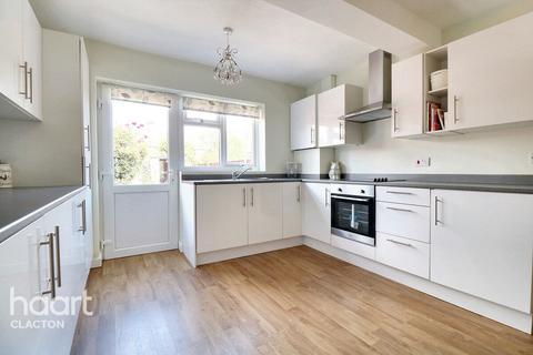 2 bedroom end of terrace house for sale, Agincourt Road, Clacton-On-Sea