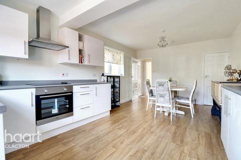 27 Agincourt Road, Clacton-on-sea, CO15 3EB