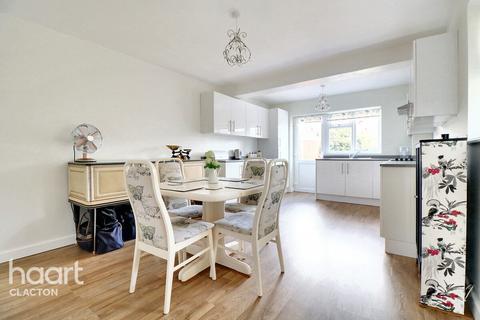 27 Agincourt Road, Clacton-on-sea, CO15 3EB