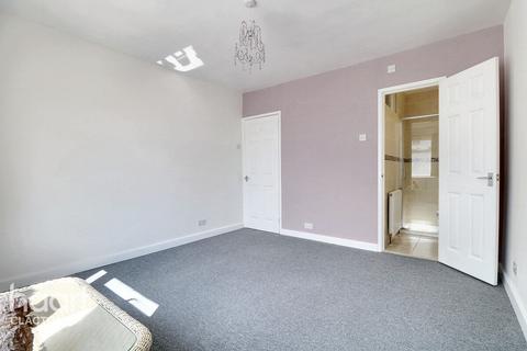27 Agincourt Road, Clacton-on-sea, CO15 3EB