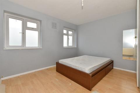 3 bedroom flat for sale, Thornhill Gardens, Leyton