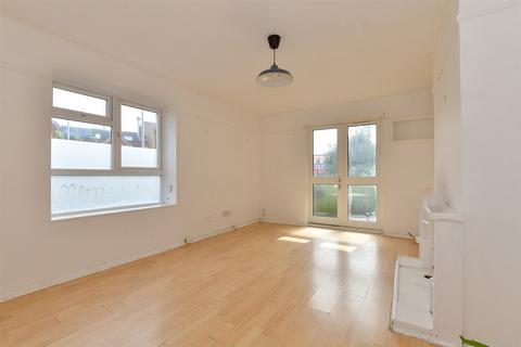 3 bedroom flat for sale, Thornhill Gardens, Leyton