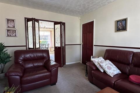 3 bedroom semi-detached house for sale, Middlebrook Way, Bradford BD8