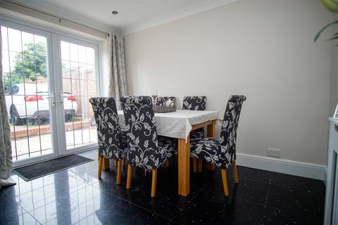 15 Milford Close, London, SE2 0DS