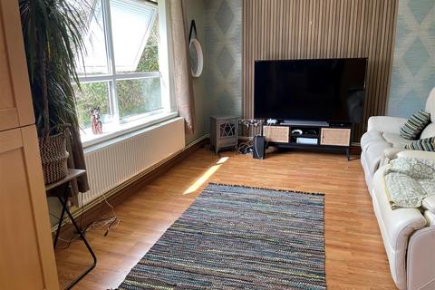 1 bedroom apartment for sale, Llys Newydd, Llwynhendy, Llanelli