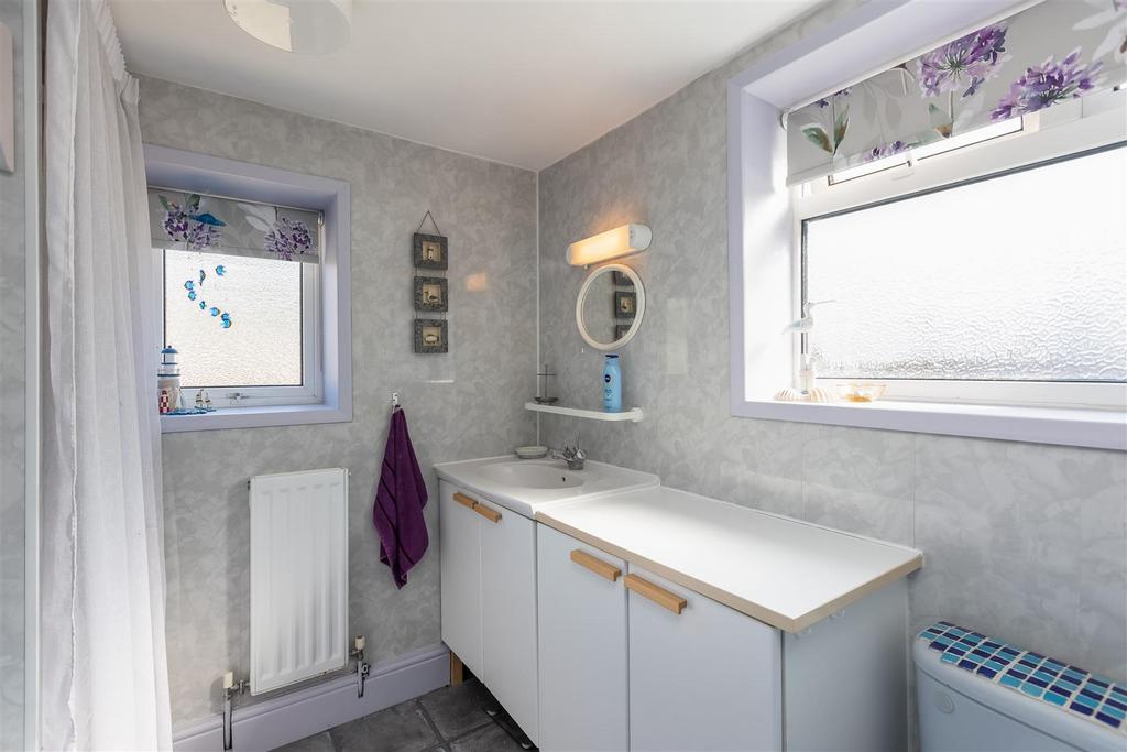 Hill Cottages 28 Bathroom-1.jpg
