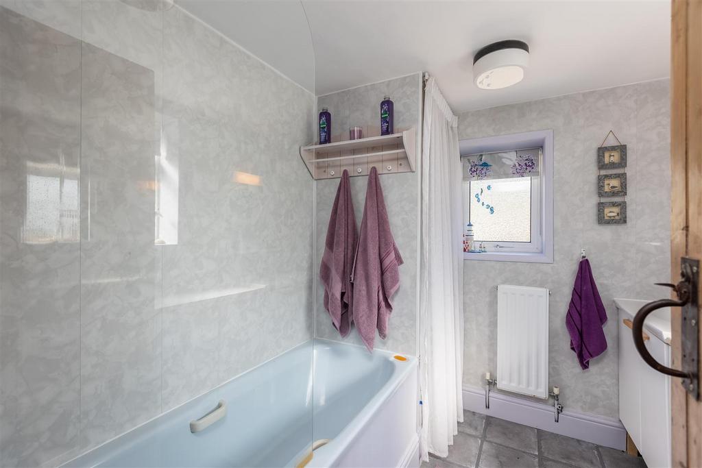 Hill Cottages 28 Bathroom-2.jpg