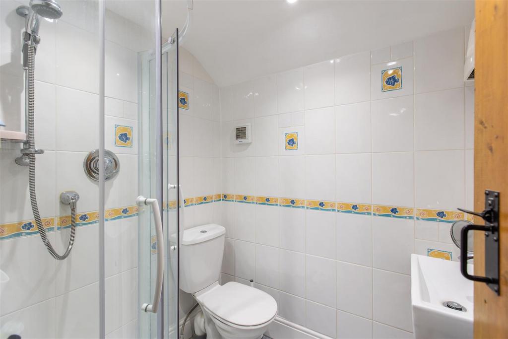 Hill Cottages 28 Shower Room.jpg