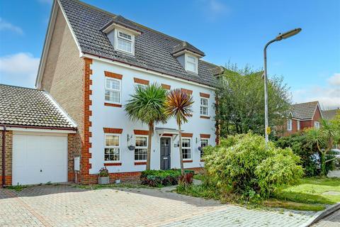 5 bedroom detached house for sale, Cropthorne Drive, Littlehampton BN17