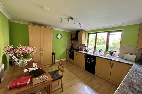 3 bedroom detached house for sale, Heathill Avenue, Bevendean