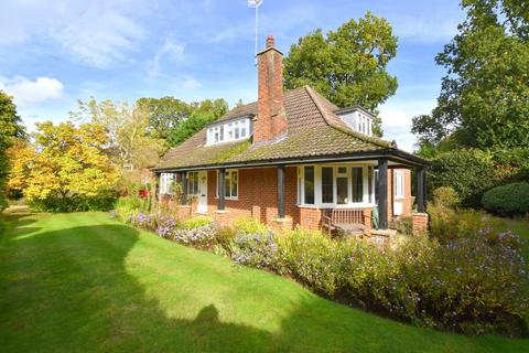 3 bedroom detached house for sale, Woodstock, West Clandon, GU4