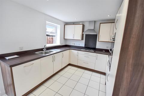 3 bedroom townhouse to rent, Chiltern Road, Corby NN18