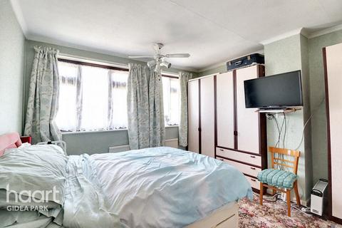 24 Millbrook Gardens, Gidea Park, Romford, RM2 5RP