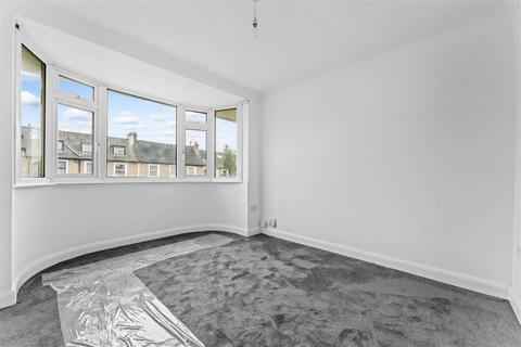 2 bedroom flat for sale, Holmesdale Road, London