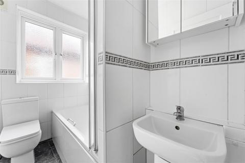 2 bedroom flat for sale, Holmesdale Road, London