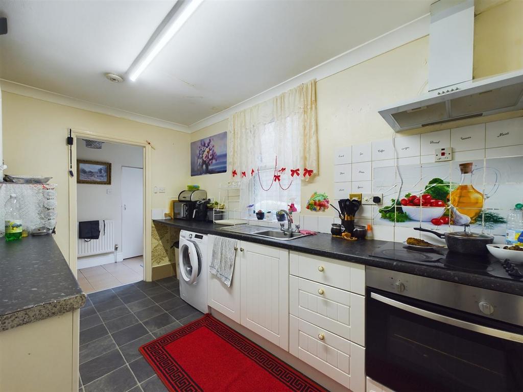 Kitchen (2).jpg