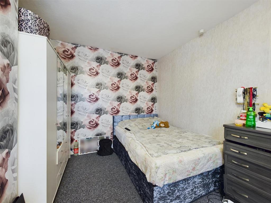Bedroom 2 (2).jpg