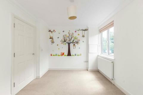 2 bedroom flat for sale, Grove Road, Burgess Hill, West Sussex, RH15 8GF